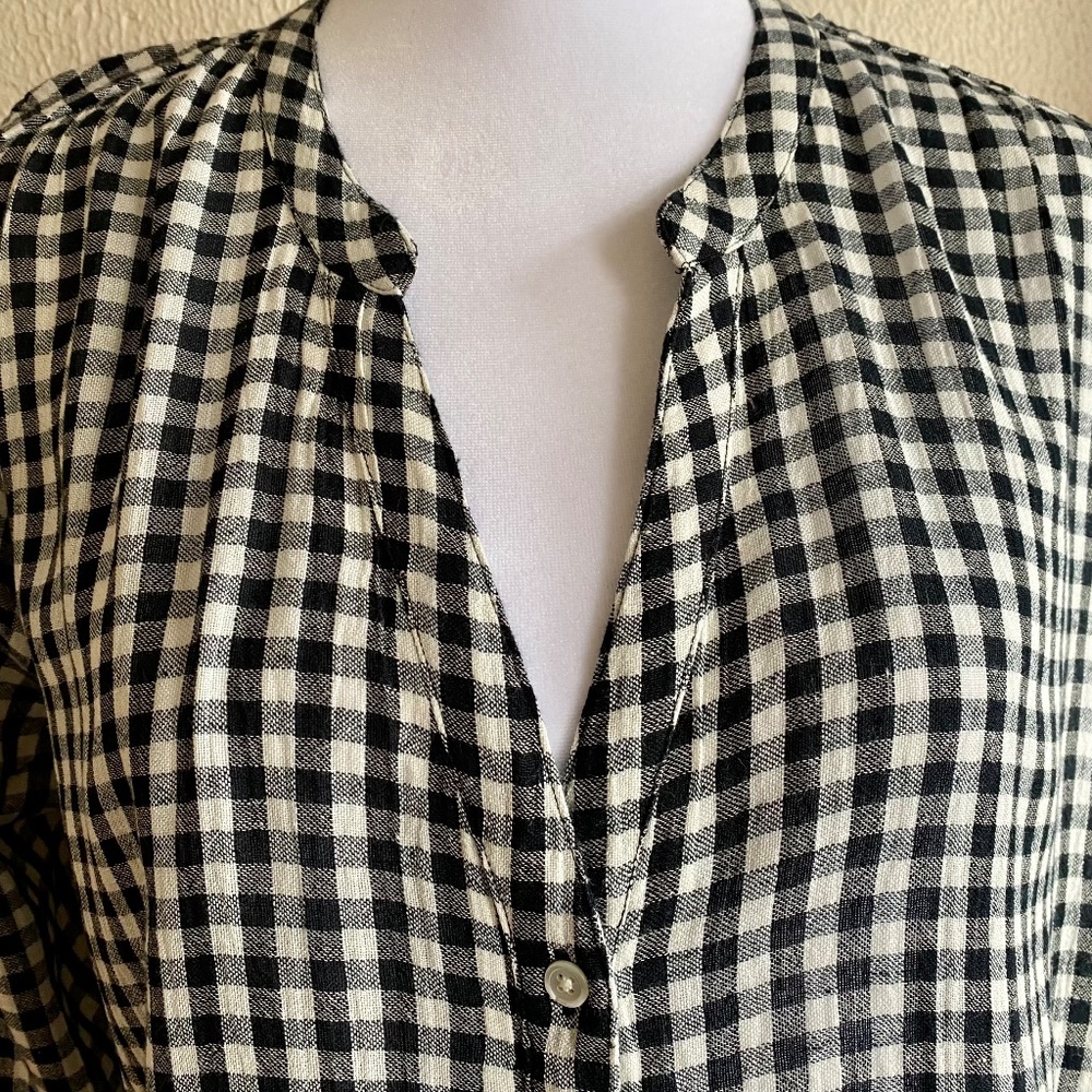 Joie Soft black and white gingham button front top Sz M